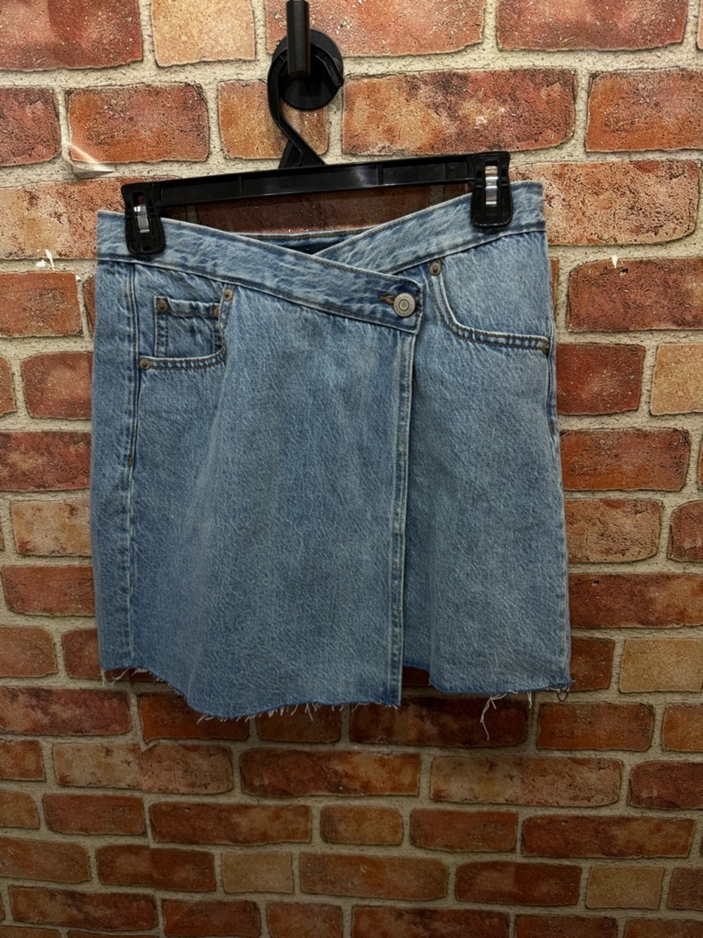 Retro 90’s look wrap asymmetrical raw hem Light Blue Denim Wrap Mini Skirt sz 4
